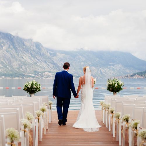 decor nozze con drappeggi tessuti scenografici matrimonio 2025

